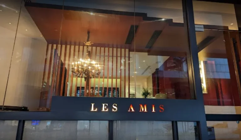 Les Amis Restaurant