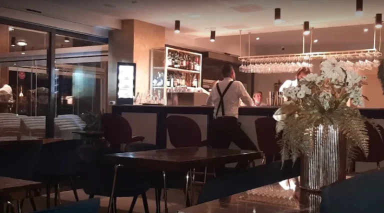 The Skyroom Cocktail Bar & Grill